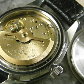 ブローバ(BULOVA) クルドパリ文字盤 ダイバー SS回転ベゼル 背面