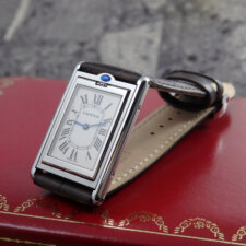 
                        カルティエ タンクバスキュラント LM ギョーシェ ホワイト ROMAN DIAL:画像1
                  