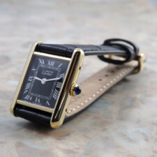 
                        カルティエ マストタンク SM 手巻き レディース 黒文字盤 コンプリートサービス済:画像1
                  