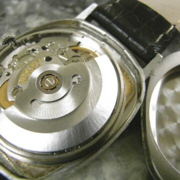 エテルナ アンティーク センターセコンド SS/スクエアケース シルバーダイアル 背面