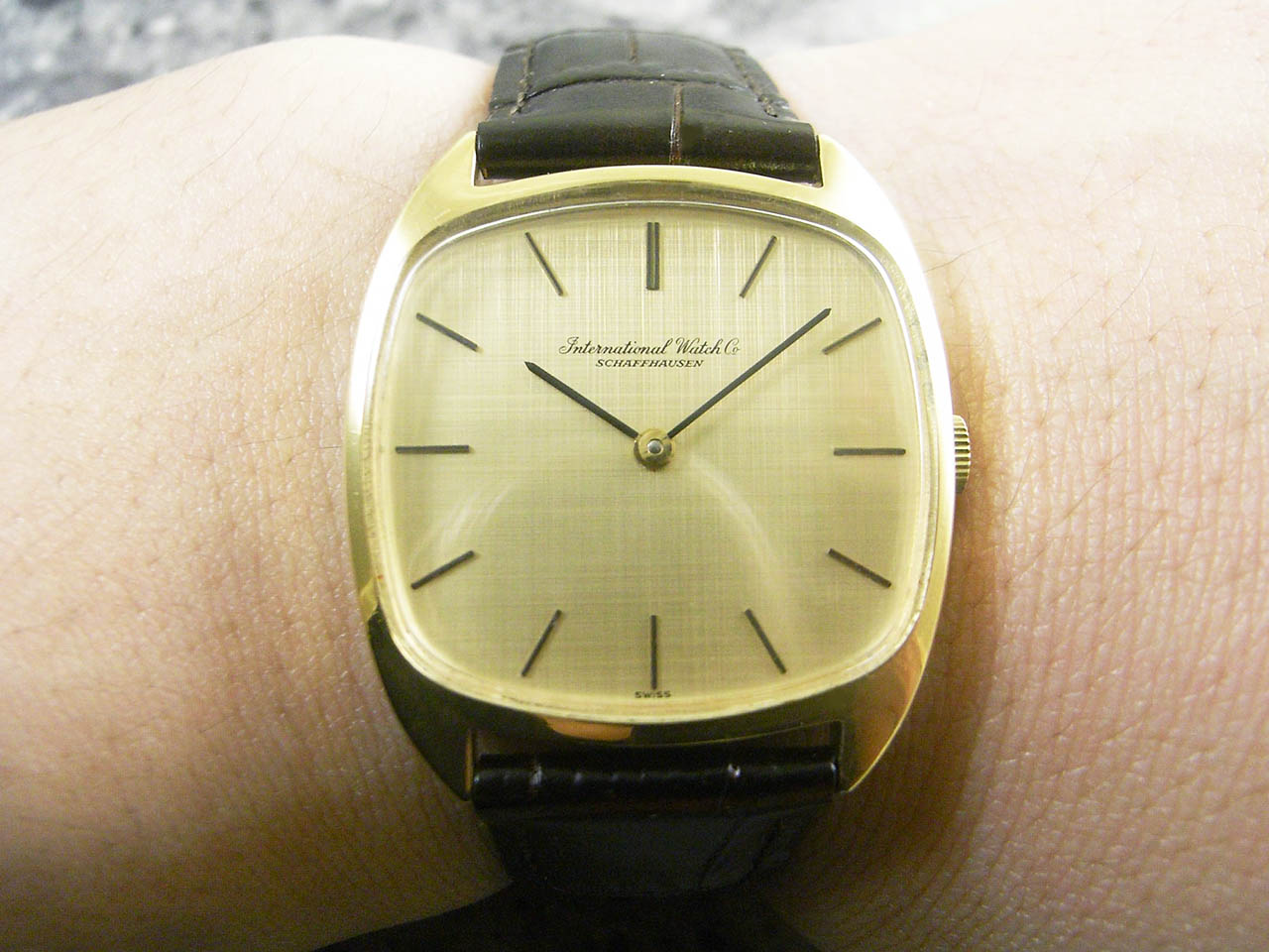 IWC オールドインター スクエア型ケース 1972年 アンティーク 絹目文字