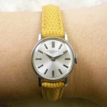 IWC ラウンド レディース アンティーク ドルフィン針 試着イメージ