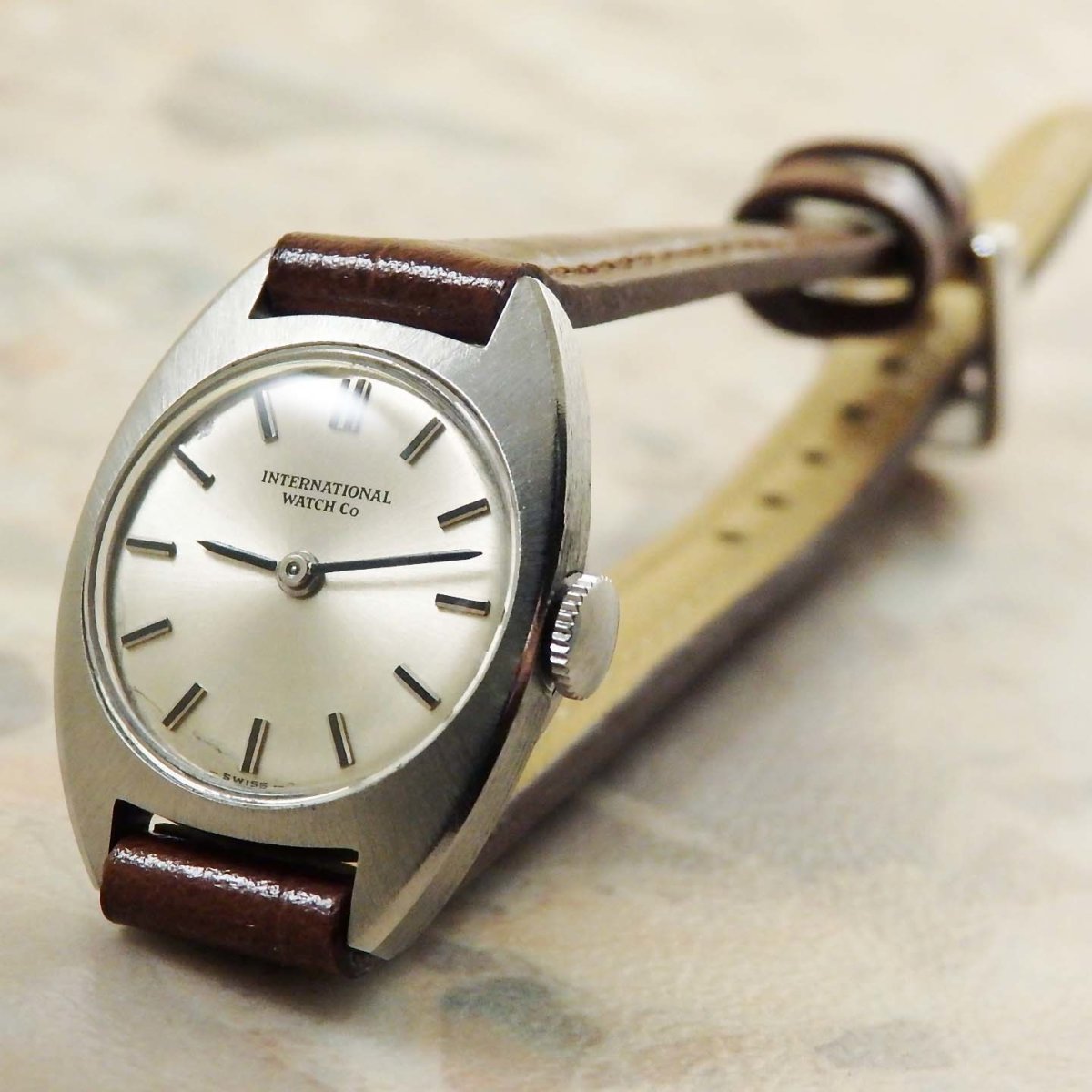IWC オールドインター レディースウォッチ 手巻き トノー型 IWC オールドインター レディースウォッチ 手巻き トノー型