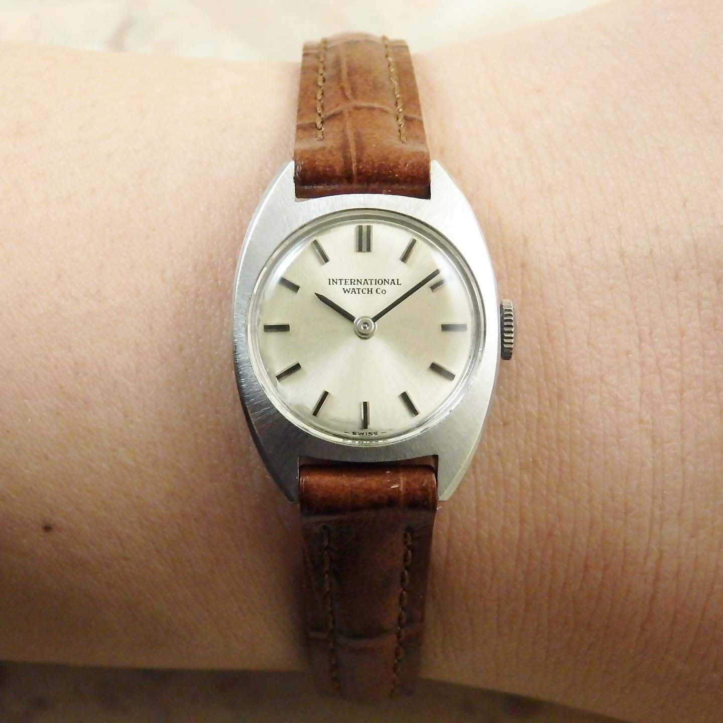 IWC オールドインター レディースウォッチ 手巻き トノー型ケース 1970