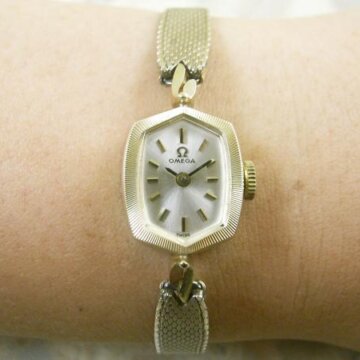 OMEGA レディースサイズ アンティーク時計 金無垢 背面