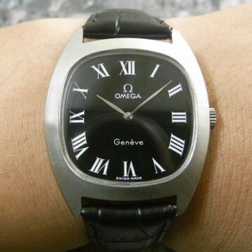 オメガ・OMEGA アンティーク ブラックフェイス 放射ローマン リーフ針 SS トノーケース 背面