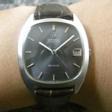 オメガ・OMEGA アンティーク トノー型 背面