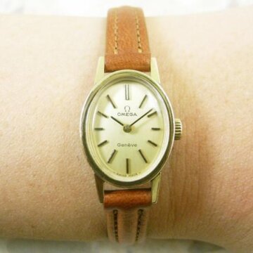 OMEGA オーバルケース アンティーク 手巻き レディースウオッチ 背面