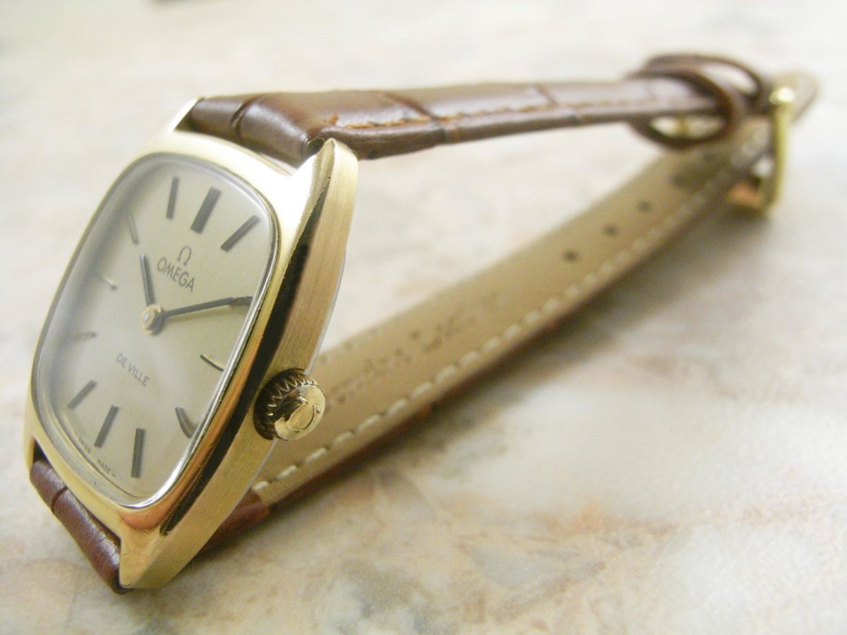 OMEGAアンティーク金色スクエアケースのレディース時計 OMEGA 70'S Ladies Square オメガ レディース スクエア