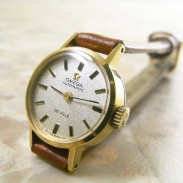 OMEGA レディースサイズ アンティーク腕時計 自動巻き 希少 サテン文字盤 正面全体