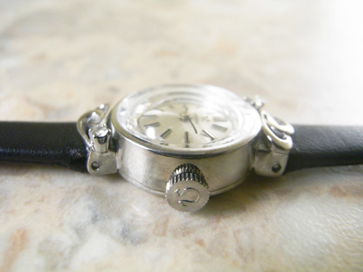 オメガ 1966年 14金無垢！ レディース手巻　カットガラス　ダイヤ4　OH済 OMEGA（オメガ） レディース アンティーク 1966年製 18K金無垢 手巻き