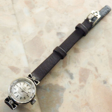 OMEGA オメガ 14KWG/14金無垢 ダイヤ レディースウォッチ シルバーダイヤル カットガラス 希少タイプ 背面 ベルト