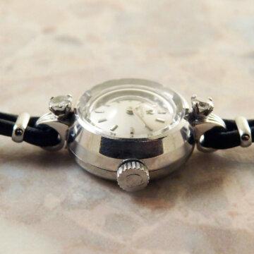 OMEGA オメガ 18KWG/18金無垢 ダイヤ レディースウォッチ シルバーダイヤル カットガラス 側面 リューズ