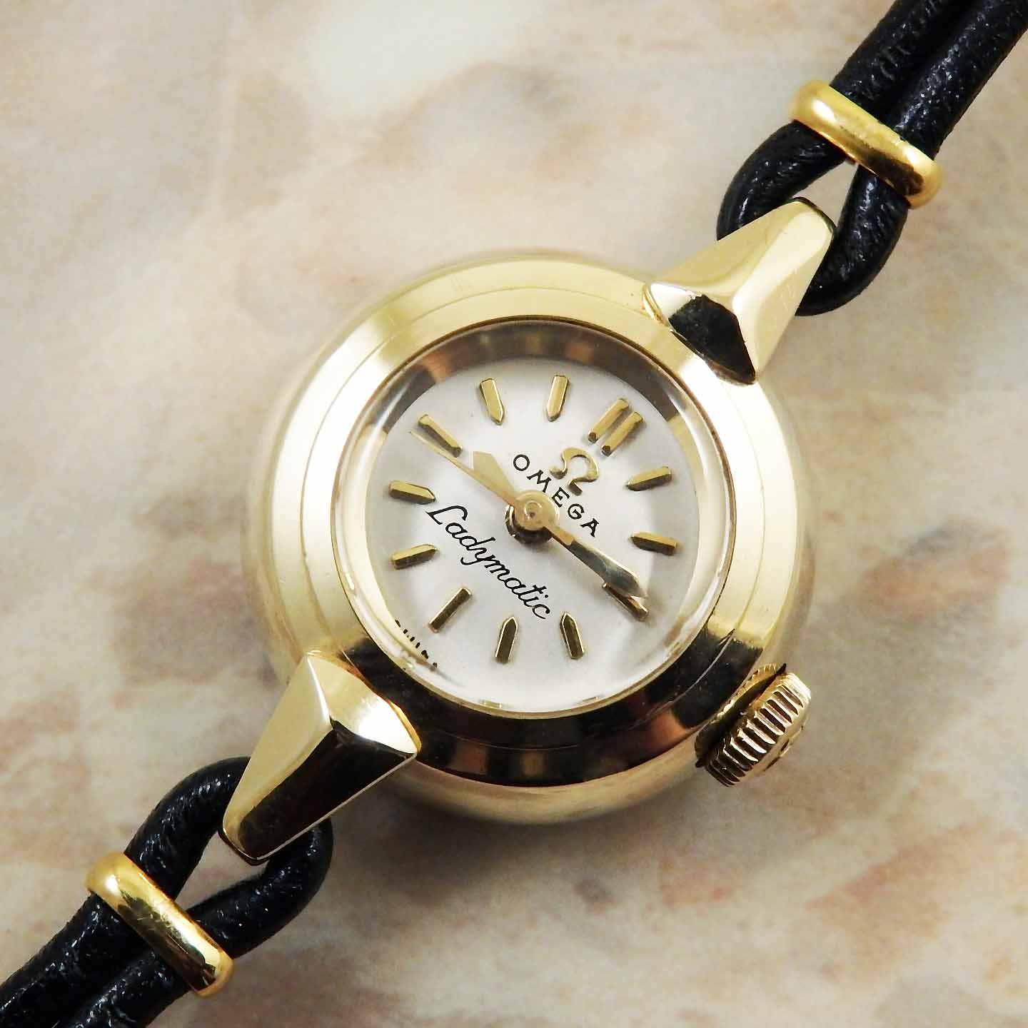 ブランド腕時計オメガ　18金無垢　自動巻稼働品レディマティック　ヴィンテージ  店舗ストック