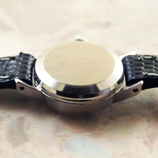 OMEGA/オメガ 18金無垢/18KWG レディース時計 カットガラス シルバーダイヤル 手巻き 1970年式
