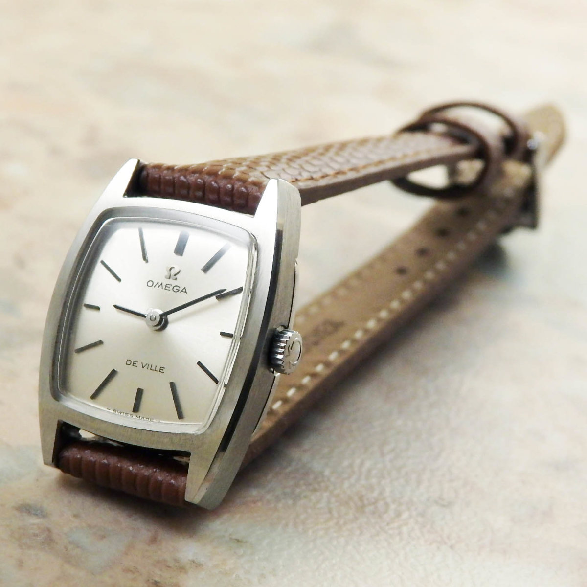 オメガ レディース アンティーク腕時計 トノーケース シルバー