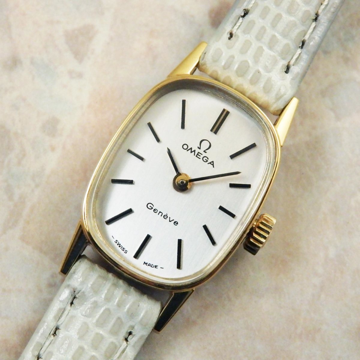 アンティーク✨】オメガ 手巻き時計 シルバー ダイヤル ビンテージ O