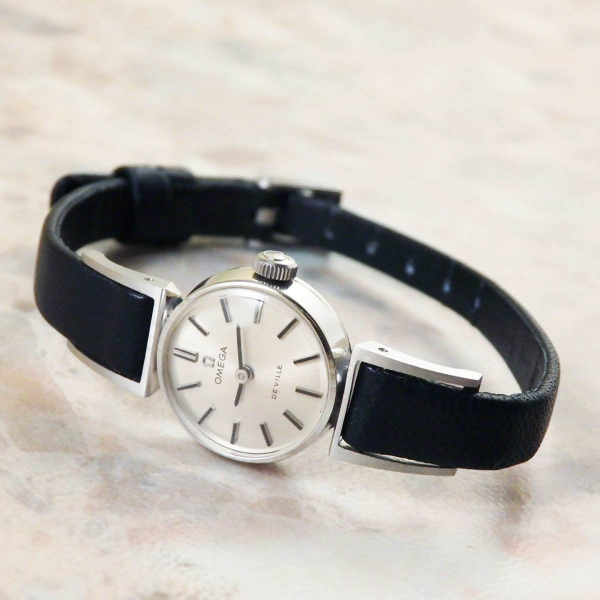 OMEGA オメガ 14KWG 金無垢 変形ラグモデル レディースウォッチ