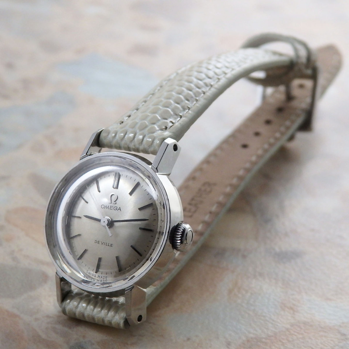 OMEGA　レディース　カットガラス オメガ OMEGA カットガラス 6Pダイヤ 【19】 アンティーク腕時計