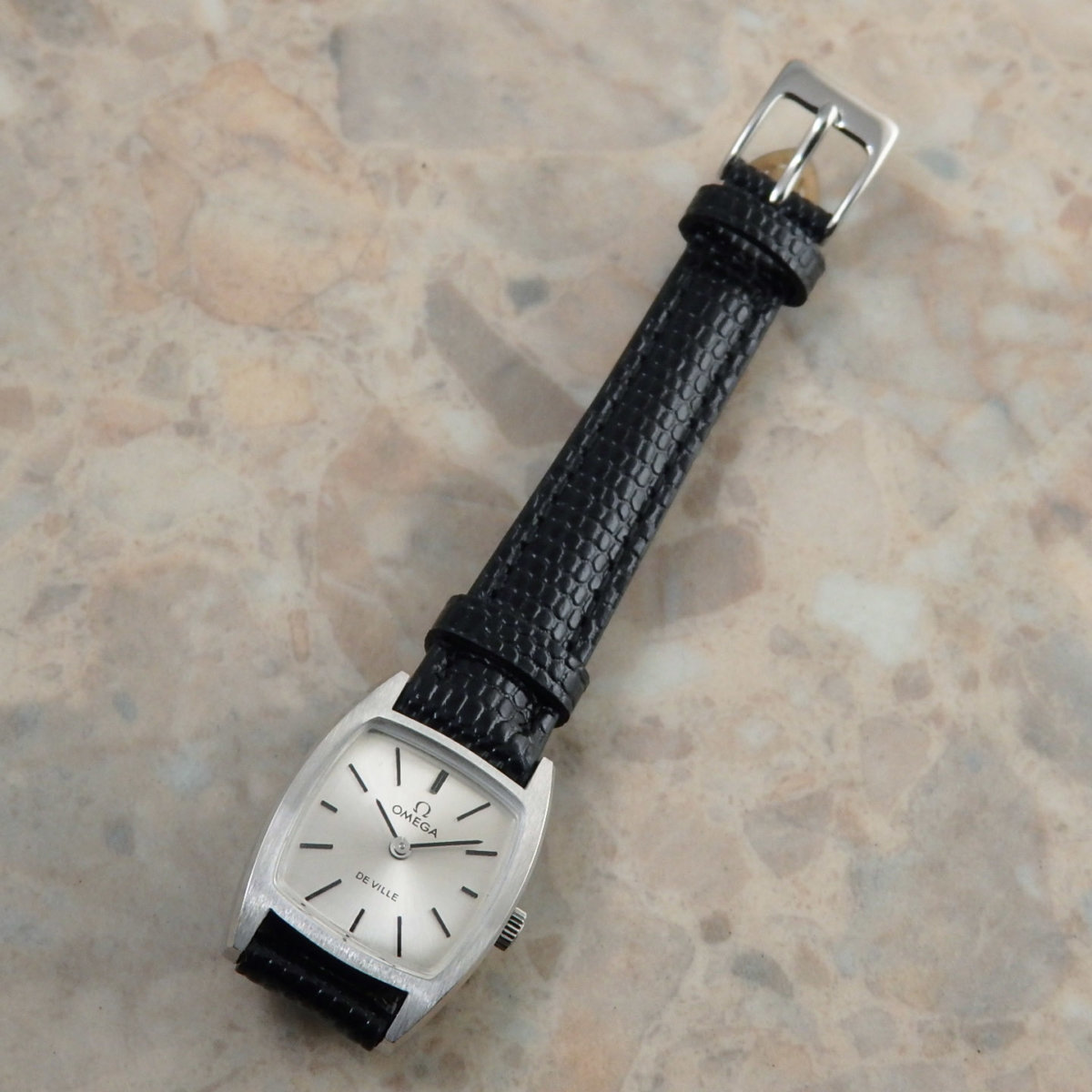 OMEGA レディース トノーケース シルバーダイヤル アンティーク OMEGA レディース トノーケース シルバーダイヤル アンティーク