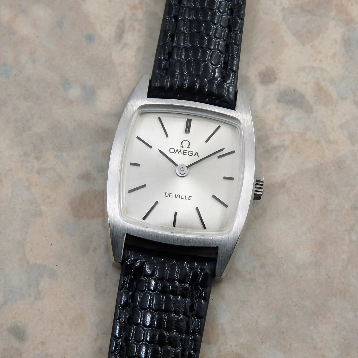 OMEGA レディース トノーケース シルバーダイヤル アンティーク腕時計 | アンティーク時計の販売ならアンティークウォッチライフ