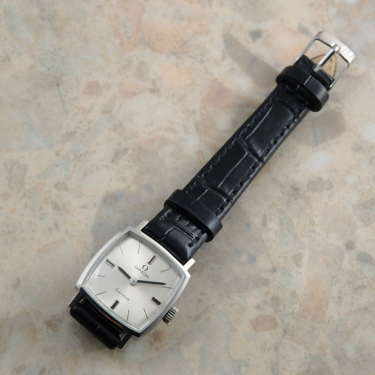 希少/稼動　OMEGA オメガ　デヴィル　スクエア　70’s レディース OMEGA オメガ DE VILLE デビル スクエア ウォッチ 腕周り