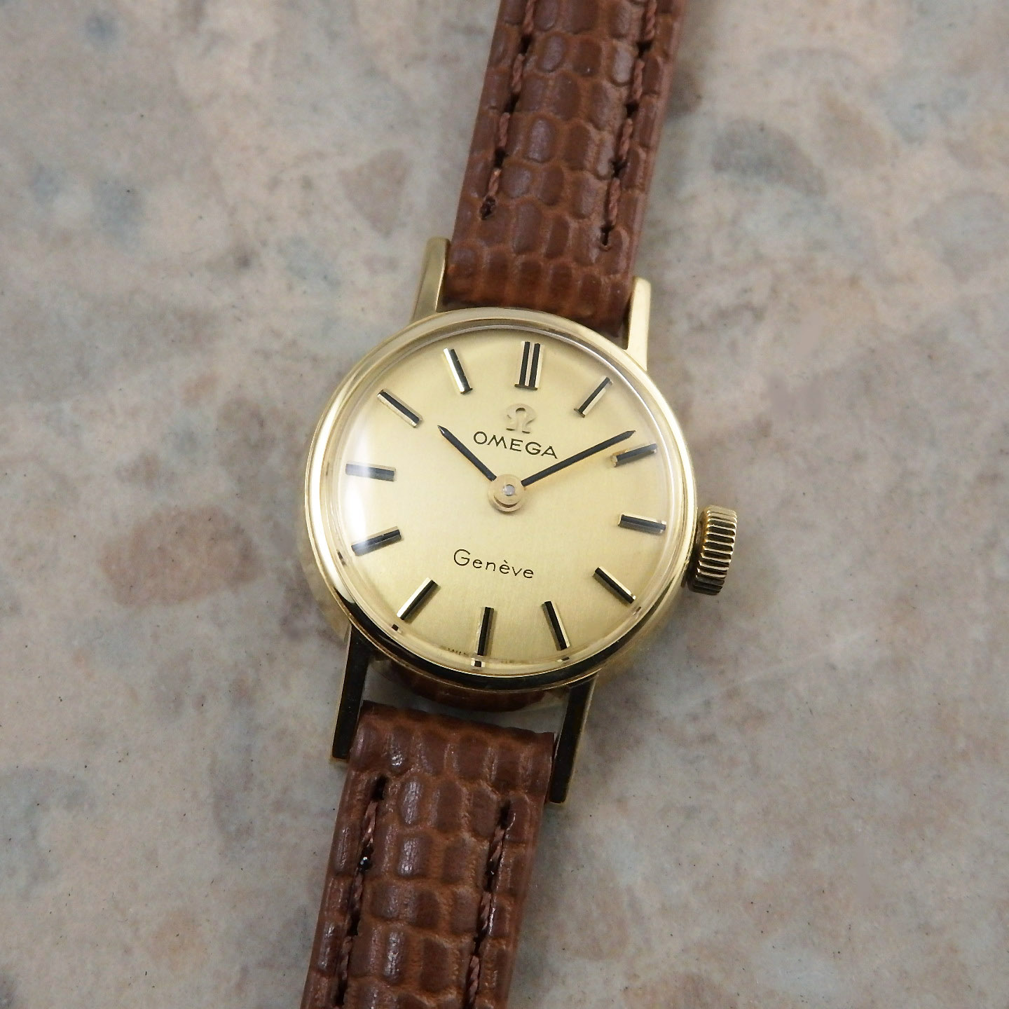 OMEGA レディース アンティーク イエローゴールド 金無垢 18kyg ウォッチ 1969年オメガ 腕時計