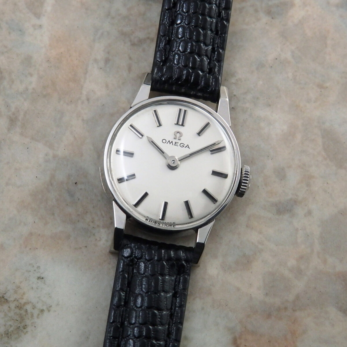 OMEGA レディース アンティーク プラチナケース round 希少 猫足ラグ 1962年 昭和37年 オメガ 時計 手巻き 腕時計