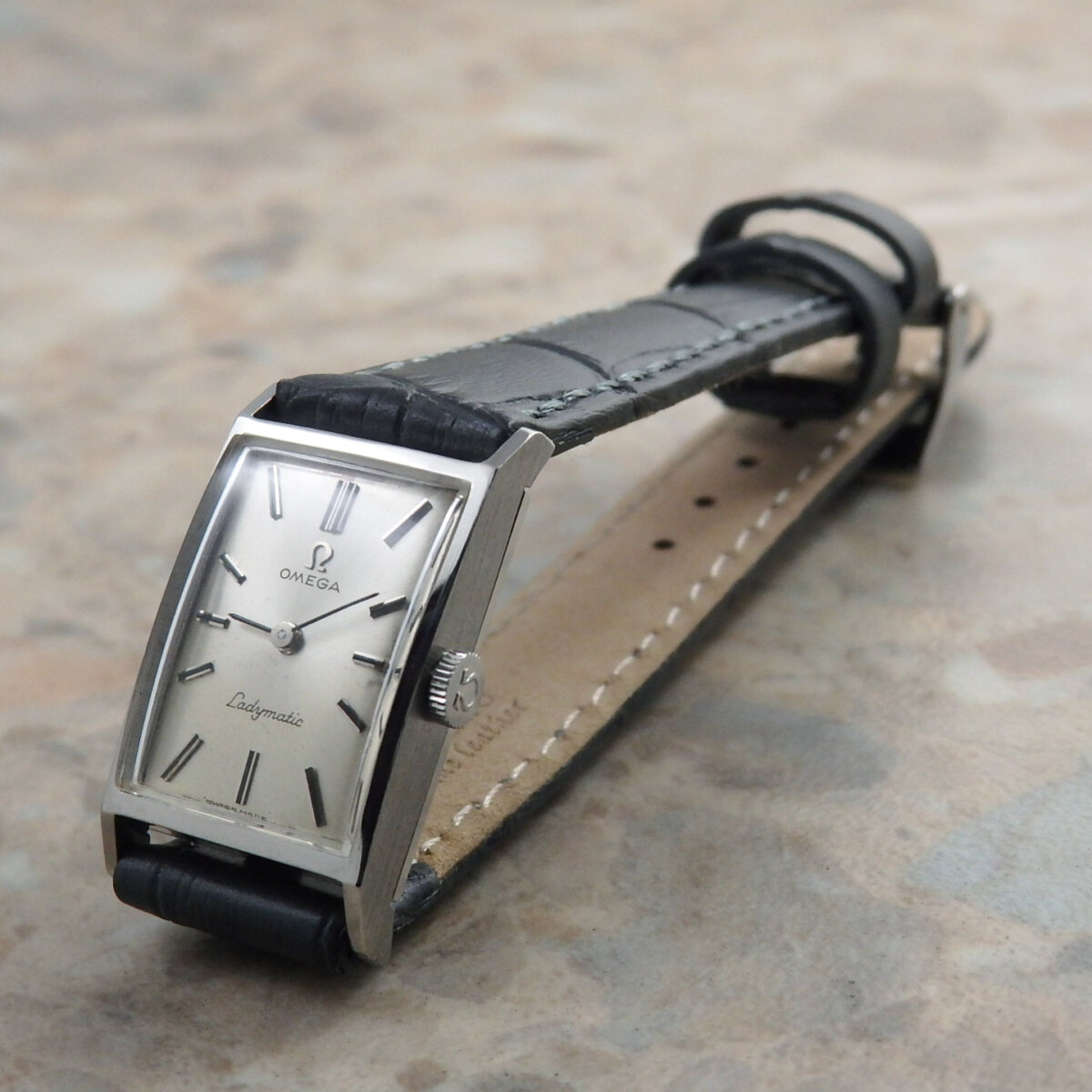 OMEGA レディーマチック 角形 シルバーダイアル レディース