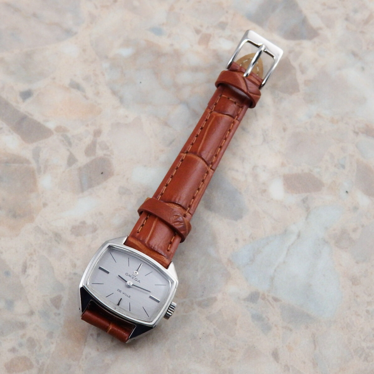 オメガ　稼働良品　アンティークレディースウォッチ オメガ レディースウォッチ アンティーク オーバル 希少