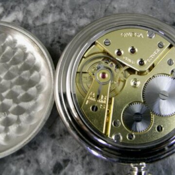 オメガ ミリタリー ブロードアロー 懐中時計 ポーセリンダイヤル 1940年代 美品 正面全体