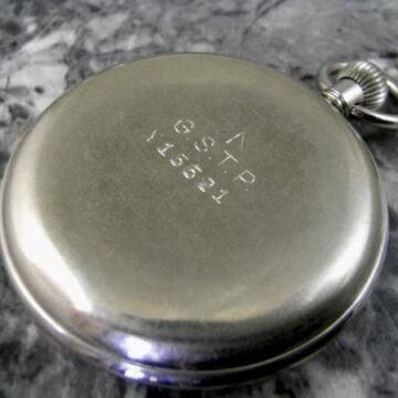 オメガ ミリタリー ブロードアロー 懐中時計 ポーセリンダイヤル 1940年代 美品 背面