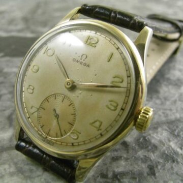 オメガ 30ミリキャリバー 金無垢 デニソンケース リーフハンド スモセコ レールウェイトラック 1946年 正面全体