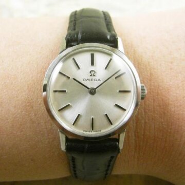 OMEGA オメガ レディースウォッチ アンティーク時計 ラウンドケース 背面
