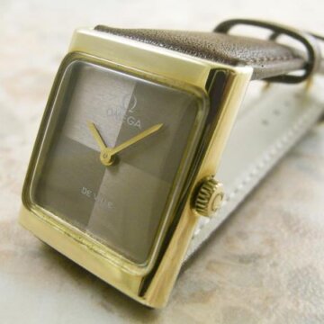 OMEGA レディースサイズ アンティーク時計 スクエアケース 正面全体