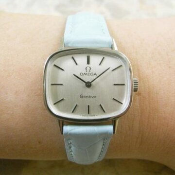 オメガ・OMEGA アンティークウォッチ 女性用 横長スクエア 背面