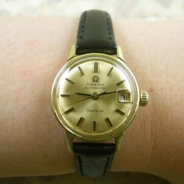 OMEGA レディースサイズ アンティーク時計 自動巻き デイト付き 背面