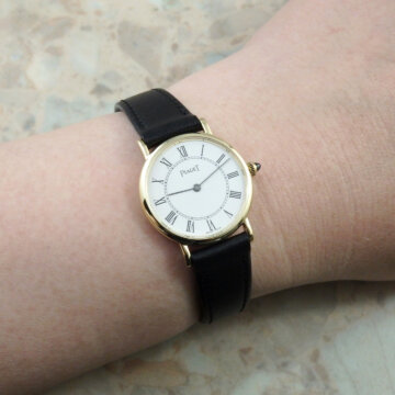 PIAGET レディース ヴィンテージウォッチ 9005 ローマンダイヤル 金無垢 試着イメージ