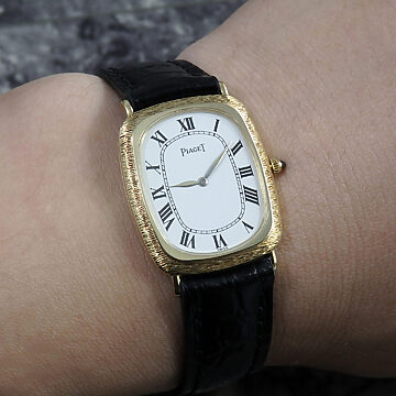 PIAGET ピアジェ Bark Finish 18K Gold Ref.9251 VINTAGE 試着イメージ