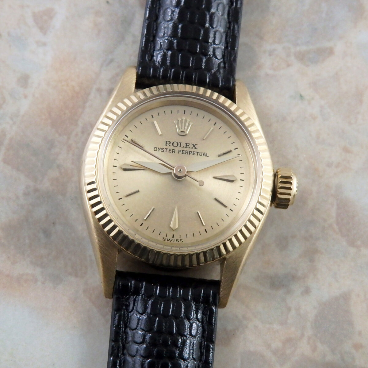 R4095-1200x1200.jpg
