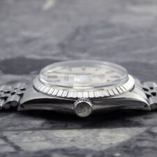 

                        ロレックス デイトジャスト Ref.1603 希少 シグマダイヤル 箱 保証書:画像2
          
        