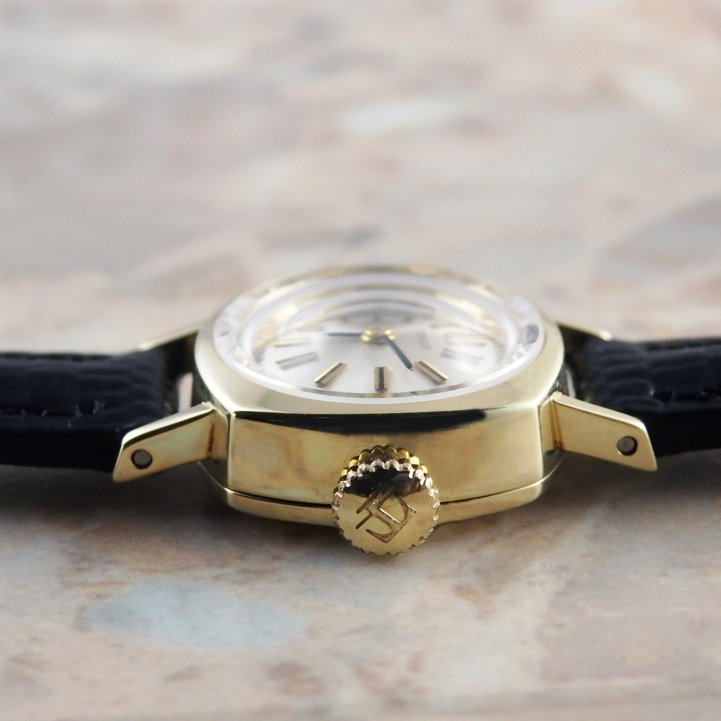 TISSOT ティソヴィンテージレディース腕時計ゴールド クウォーツ TISSOT ティソ KYG 金無垢 レディースウォッチ カットガラス 1967年